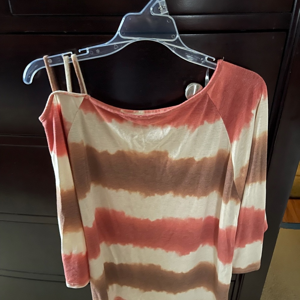 Ladies Top - Picture 2 of 3
